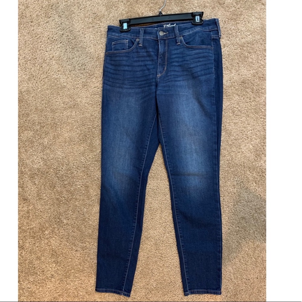 Universal Thread Jeans. Brand new. Size 8/29r